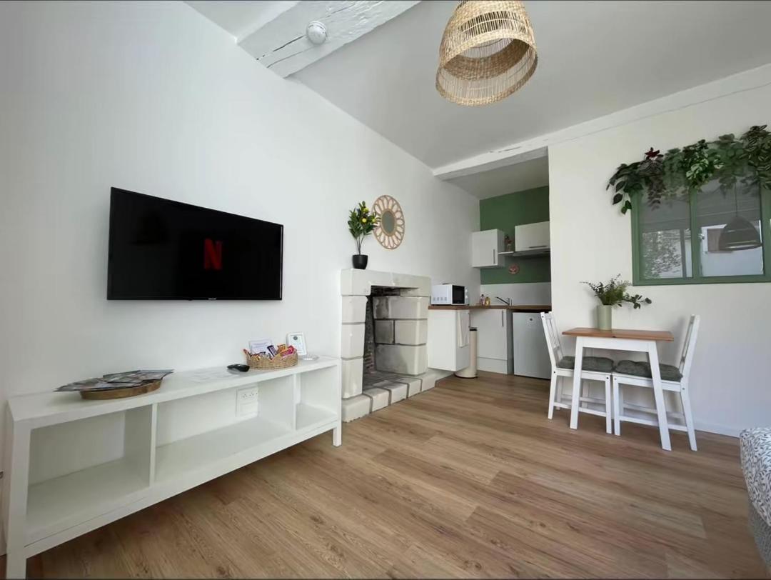 Appartement Chaleureux Blere Exterior photo